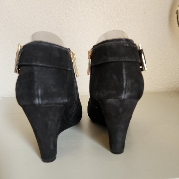Isaac Mizrahi Black Suede Wedge Women's  Botties   Size 8 - Picture 5 of 8